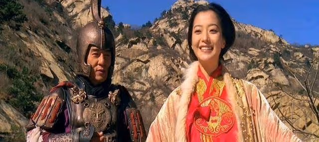 《傳說》彭小苒曬和成龍多年前合照感慨:夢想還是要有的
