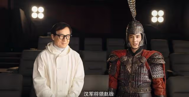 《傳說》彭小苒曬和成龍多年前合照感慨:夢想還是要有的