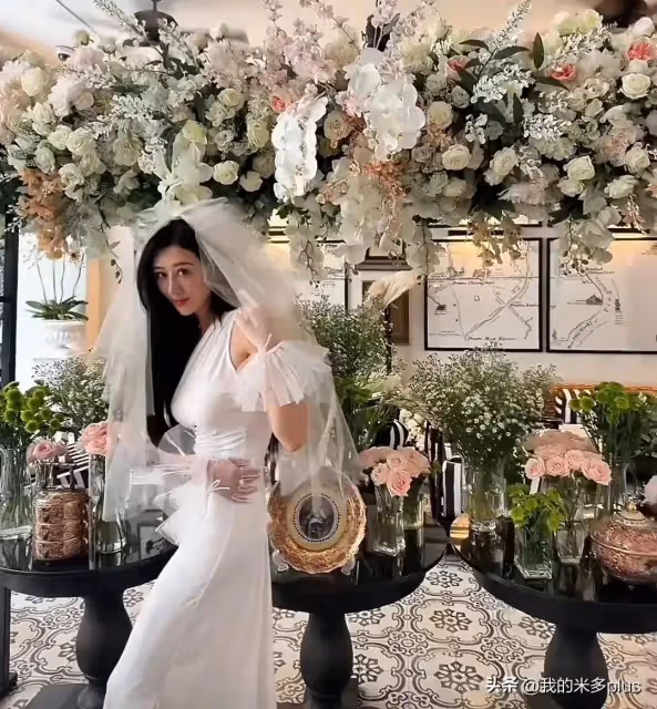 陳浩民結婚14周年,蔣麗莎帶3女1兒秀幸福,兩個妹妹靈動又漂亮