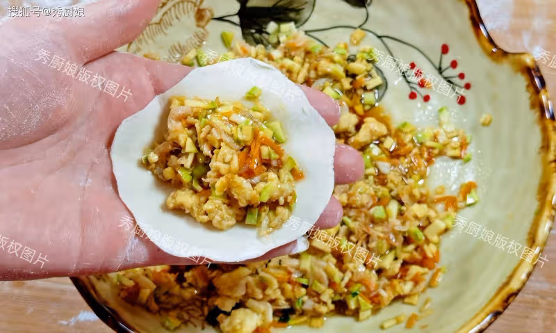 7月15日入伏,韭菜茴香靠邊站,用它做餡包餃子,鮮美多汁又解饞