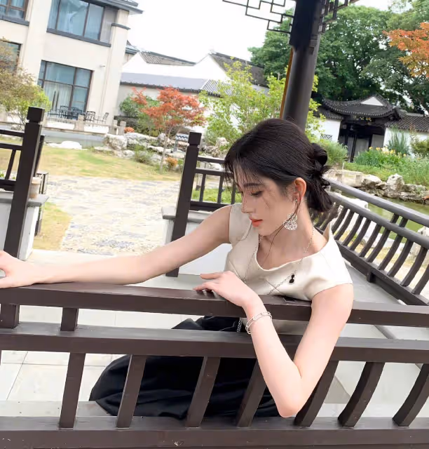 鞠婧禕與馮小剛女兒合照,被指頭大手短,樣子有點不一樣了
