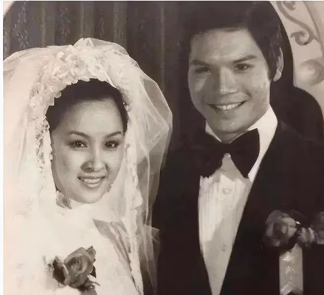向華強長女近照曝光,母親是丁佩,46歲仍未婚,身材豐腴不輸後媽