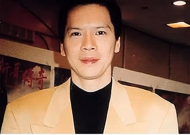 向華強長女近照曝光,母親是丁佩,46歲仍未婚,身材豐腴不輸後媽