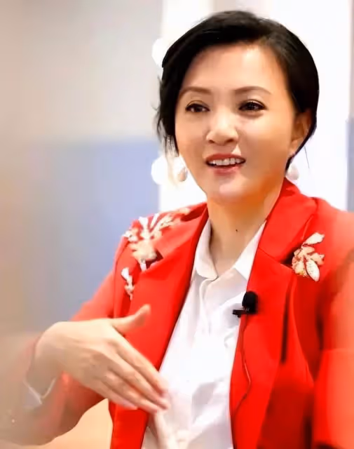 她是馮鞏御用老婆,連登五年春晚後精神失常,現在50歲怎樣了?