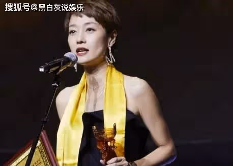 文章與女友酒店共度三天，女方靠在他肩膀，被調侃像父女戀