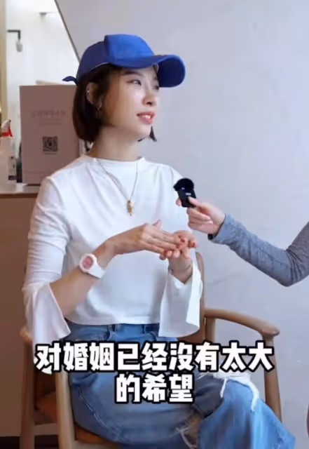 年花百萬獨自撫養兩女,賭王三房兒子上海前妻自曝不會再婚,對婚姻再無憧憬