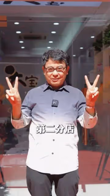 周星馳御用配角成內地「修腳大亨」,豪言要開一百家店,大兒子患罕見病需坐輪椅出行