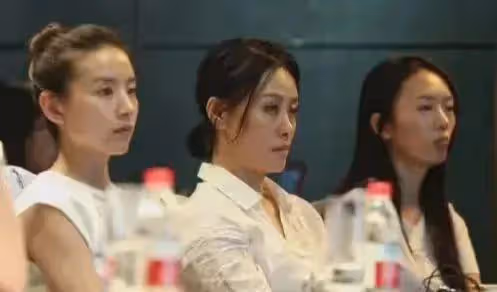 看了45歲章子怡和38歲童瑤的近照,才明白骨相美和皮相美差別
