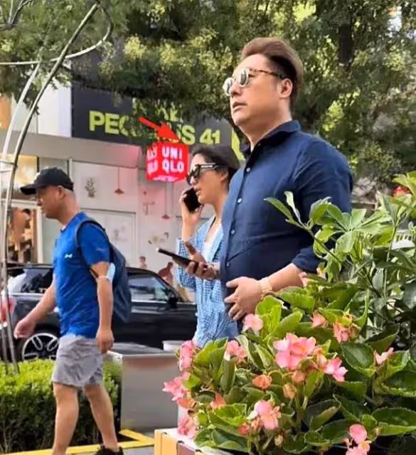 王岳倫和王詩齡三里屯逛街被偶遇,王詩齡被說變胖,王岳倫像馬斯克