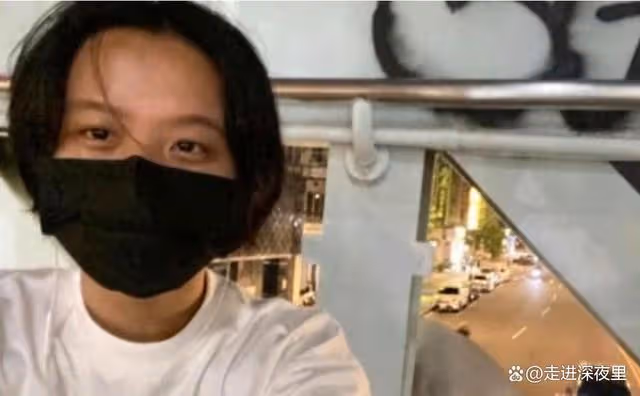 「爺孫戀」林靖恩偷外賣被抓!疑精神出問題,狼吞虎咽邊吃邊笑