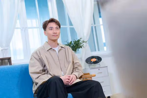 TVB中年男歌手不理他人笑罵,靠堅持換來機會,拒賣慘用正能量感染粉絲