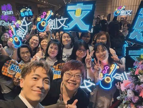 TVB中年男歌手不理他人笑罵,靠堅持換來機會,拒賣慘用正能量感染粉絲