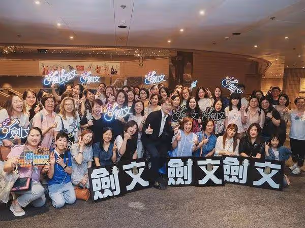 TVB中年男歌手不理他人笑罵,靠堅持換來機會,拒賣慘用正能量感染粉絲