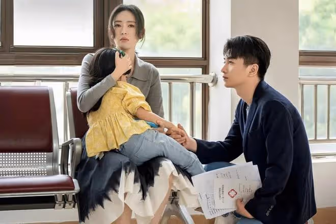 三集3個嫌疑人,刑偵劇《錯位》一播出,我終於不怕劇荒了