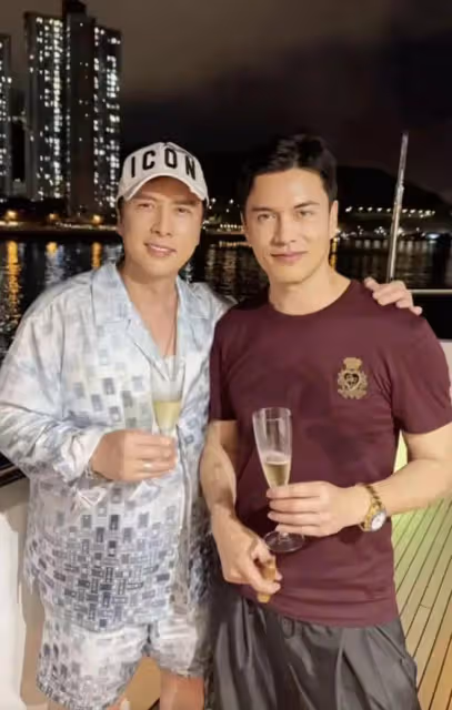 69歲周潤發頭髮濃密像50歲,一天只吃一頓飯,56億全捐了