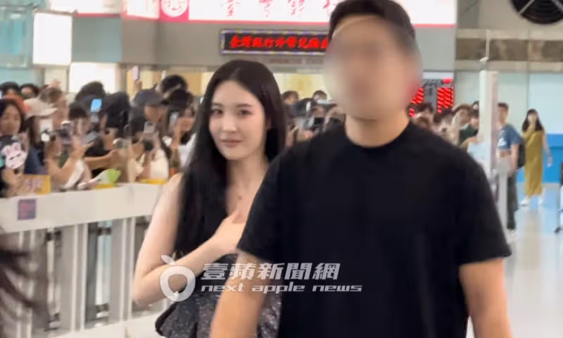 獨家直擊｜Waterbomb女神齊聚高雄！宣美蓬裙空降小港　權恩妃喜收小泡芙