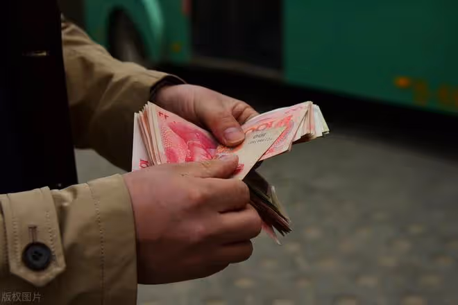 晚年生病後才明白:不管是父母、兄弟姐妹還是子女,都不如老伴親
