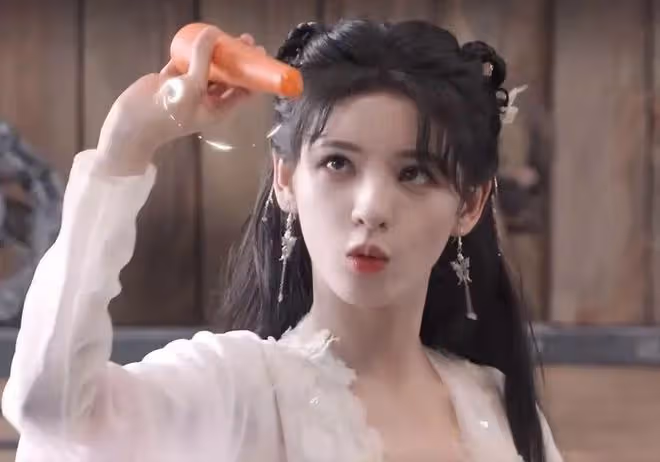 斗羅:2版小舞吃胡蘿蔔,動漫唐三寵溺超甜,張予曦白裙像小公主