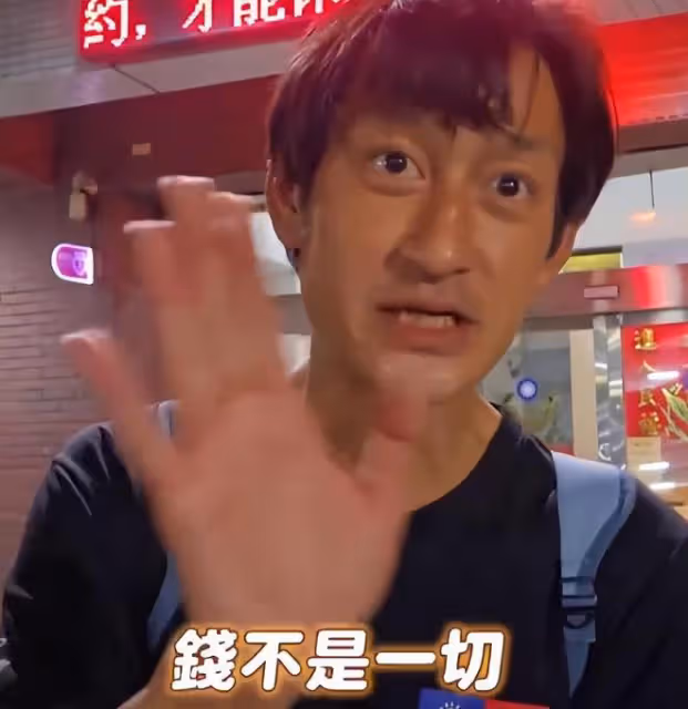 唐治平教泰拳領10萬薪水,獲贈一輛敞篷跑車,上班第一天就曠工