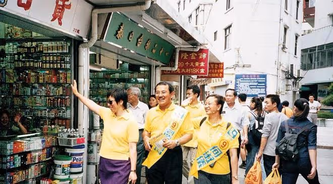 楊冪前公公從政拉票視頻曝光!攜妻及兒子劉愷威公布「叉燒政綱」