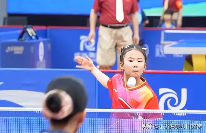 青出於藍!中國隊大獲全勝,王楠女兒笑笑奪冠,大魔王親自頒獎!