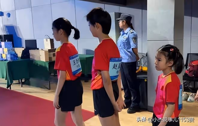 青出於藍!中國隊大獲全勝,王楠女兒笑笑奪冠,大魔王親自頒獎!
