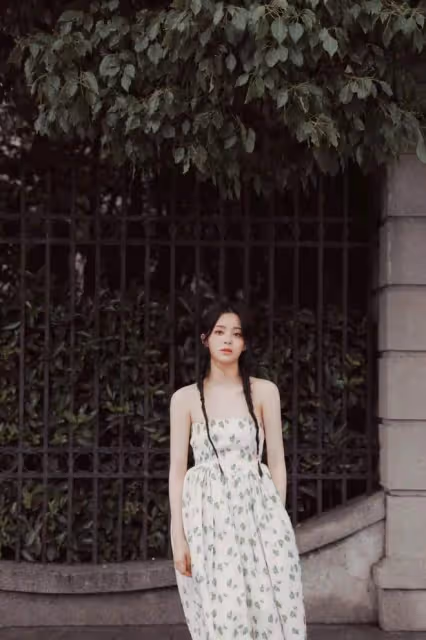 歐陽娜娜20+就這麼有料，穿紅色長裙優雅迷人，韻味十足好吸睛