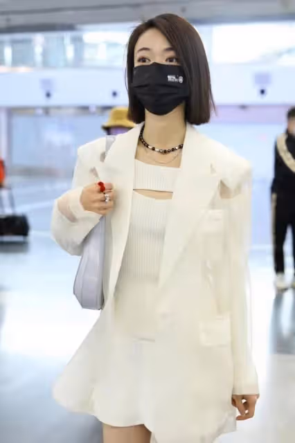 這個短髮太適合吳謹言，不僅美出新高度，還撕掉了模仿baby的標籤