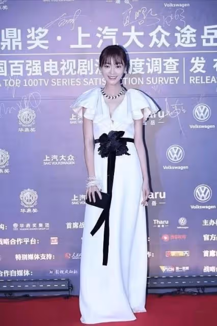 這個短髮太適合吳謹言，不僅美出新高度，還撕掉了模仿baby的標籤