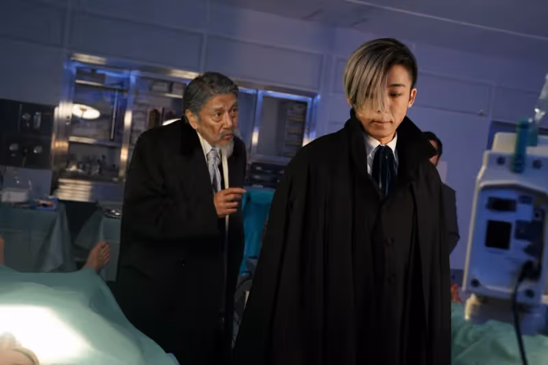 高橋一生入魂真人版《怪醫黑傑克》　童星怕被「斬斷手臂」嚇哭