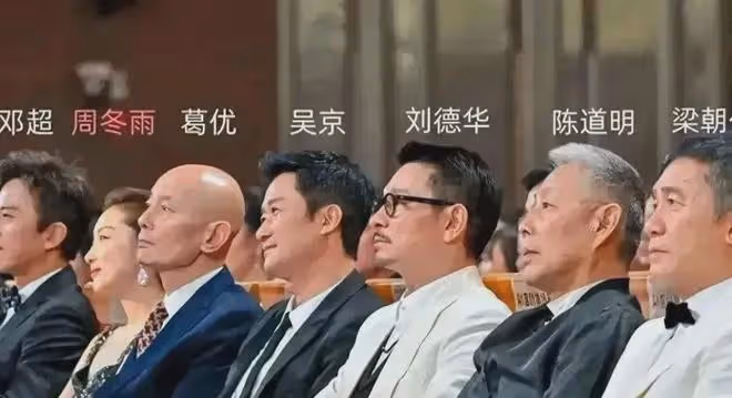 同樣是60歲，「佛系」的梁朝偉和「拚命」的劉德華，區別出來了