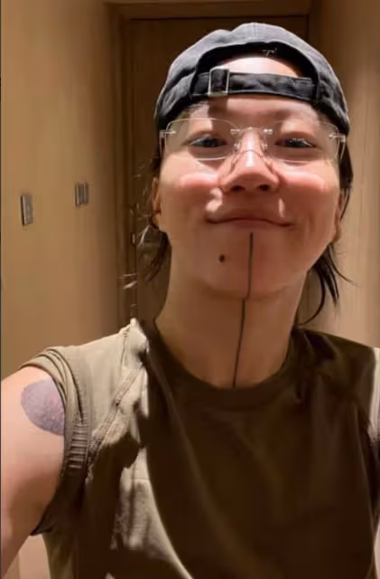 27歲竇靖童近照曝光,性感穿搭超養眼,和妹妹李嫣都是個性美