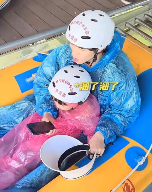張紀中孕妻好大氣!挺大肚陪娃挑戰空中玻璃水滑道,自詡最強孕媽