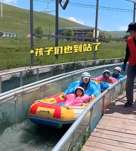 張紀中孕妻好大氣!挺大肚陪娃挑戰空中玻璃水滑道,自詡最強孕媽