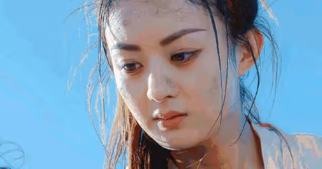 還記得小楚喬嗎?15歲的她長這樣,已經開始拍感情戲演后妃了