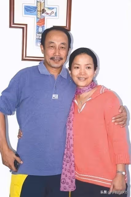 一條動態,戳穿呂麗萍移居美國的「真實處境」,走到今天不怪旁人