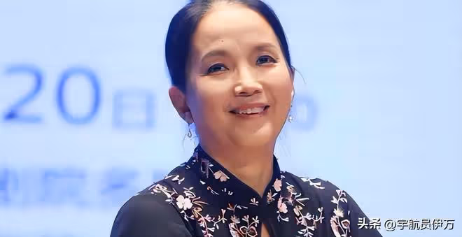 一條動態,戳穿呂麗萍移居美國的「真實處境」,走到今天不怪旁人