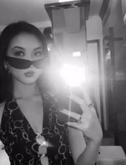 18歲李嫣曬自拍自信成熟,打扮酷颯氣質不輸王菲