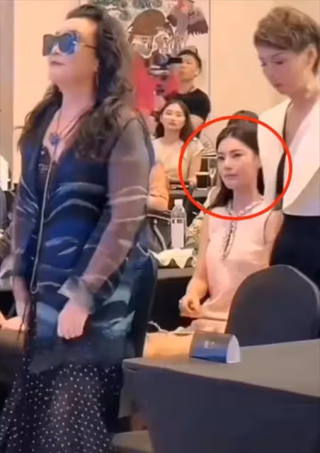 張蘭小梅婆媳出席活動,馬筱梅眼神暴露真實狀態,婆媳關係難和諧