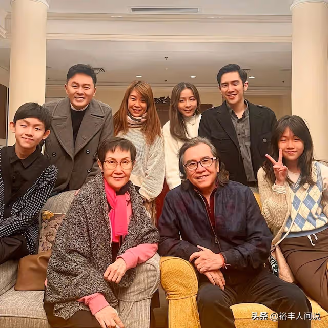 三位港星內地並排行!曹永廉似30歲,馬國明腿長,不帶保鏢和助理