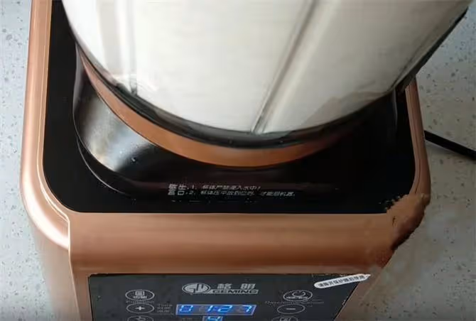 一碗大米,一袋牛奶,不用添加劑,做的大米糕軟糯筋道,米香濃郁