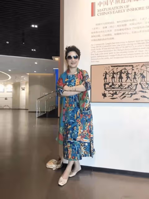 張金玲自然下垂似奶奶,王馥荔貌美年輕身材有料,差1歲差這麼多