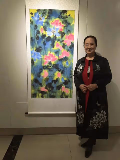 張金玲自然下垂似奶奶,王馥荔貌美年輕身材有料,差1歲差這麼多