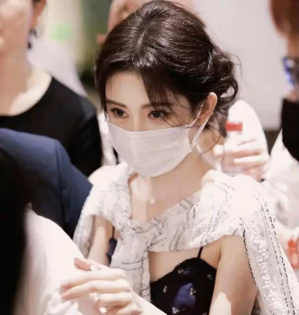 臉又變美了,但所有人都不認識了
