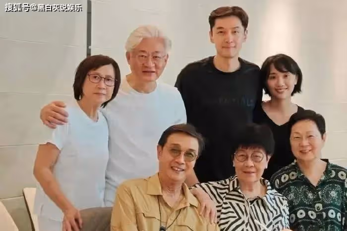 胡歌首談和太太相處模式,拍戲時都是老婆帶娃,花式秀恩愛翻車