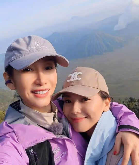 秦海璐發文為劉濤慶生,互抱親親友誼情深令人感動