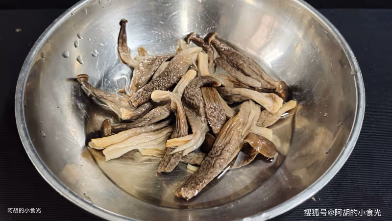 鮮毛豆原來和它絕配,想不到的美味!大火快炒一盤香,鮮脆十足、滿口香不停