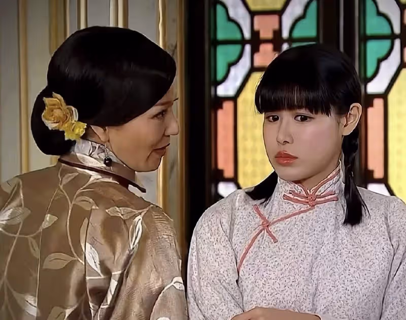 TVB女星片頭曲占據C位，公司高層評論區淪陷，網友留言：求踢走她
