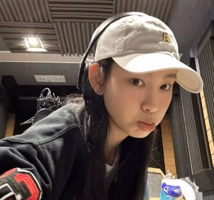 恭喜獲解凍？香港樂壇新晉小天后曬照為TVB開工，心情大好疑已談好續約