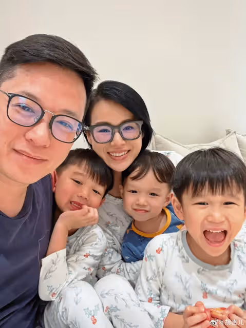 恭喜！TVB視後胡杏兒慨嘆入行25周年，3個兒子被指共用一張臉